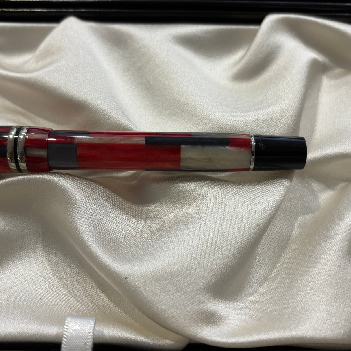 Parker Duofold International Mosaic Red Fountain Pen - Circa 2001