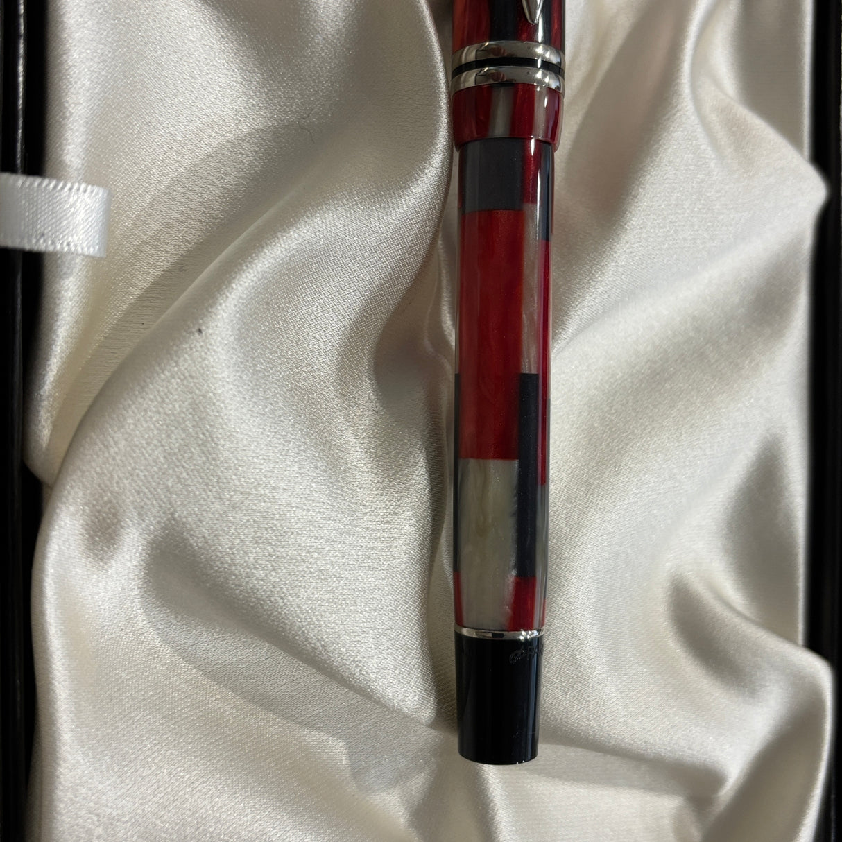Parker Duofold International Mosaic Red Fountain Pen - Circa 2001