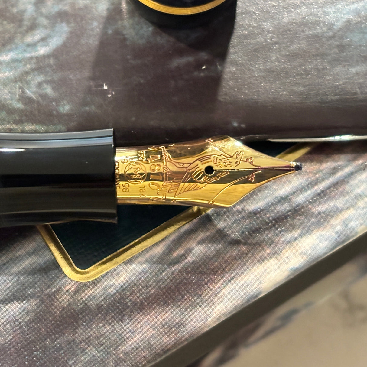 Montblanc Edgar Allan Poe Limited Edition - Fountain Pen -  Broad 18kt Gold Nib