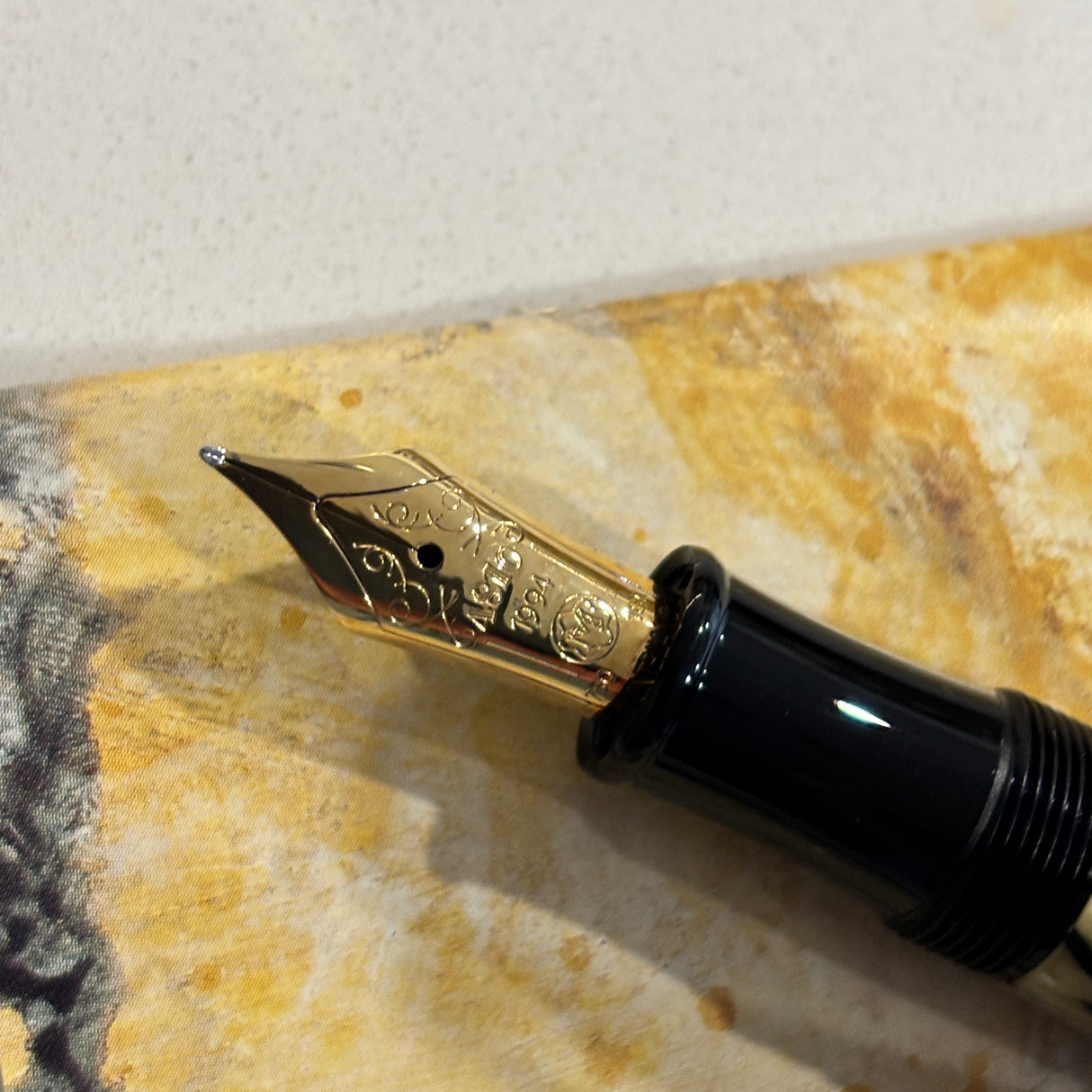 Montblanc Oscar Wilde Limited Edition Fountain Pen - Medium 18kt Gold Nib