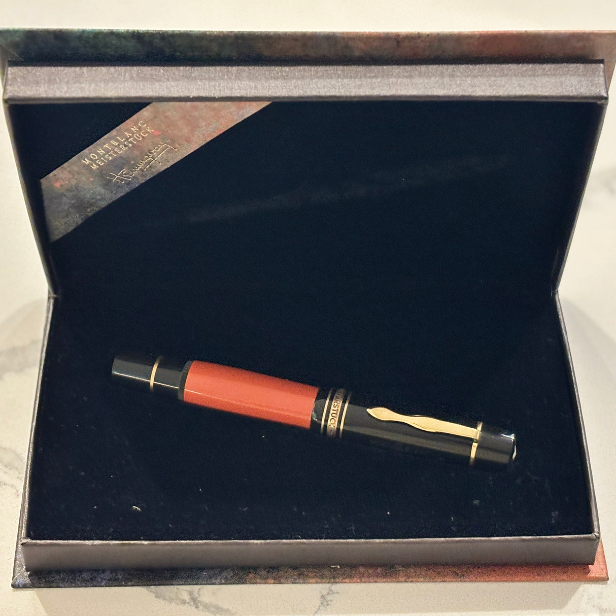 Montblanc Ernest Hemingway Limited Edition  Fountain Pen - Fine 18kt Gold Nib