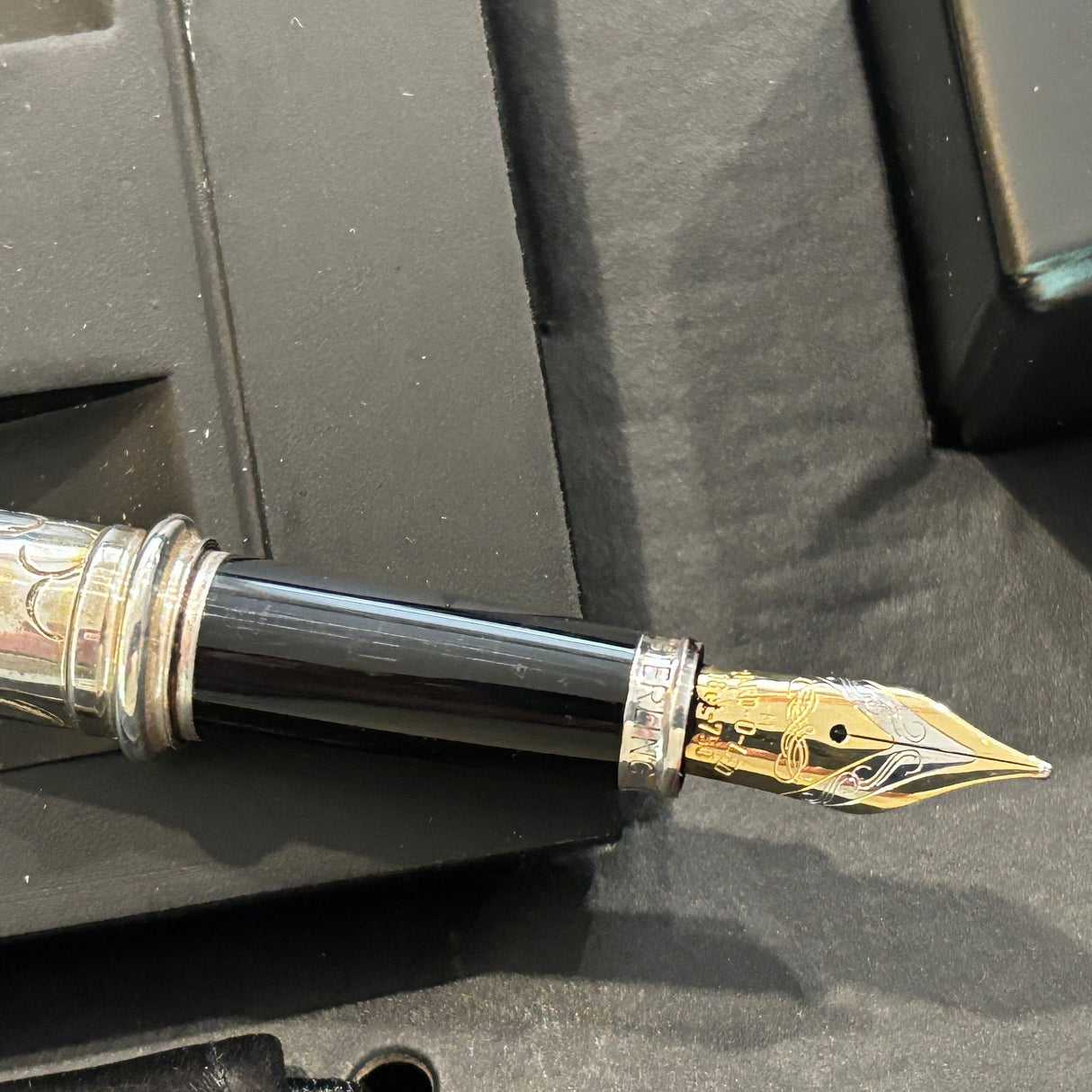 Yard-O-Led Imperial Dragon  Full sterling silver .925  Fountain Pen - Broad 18kt Gold Nib