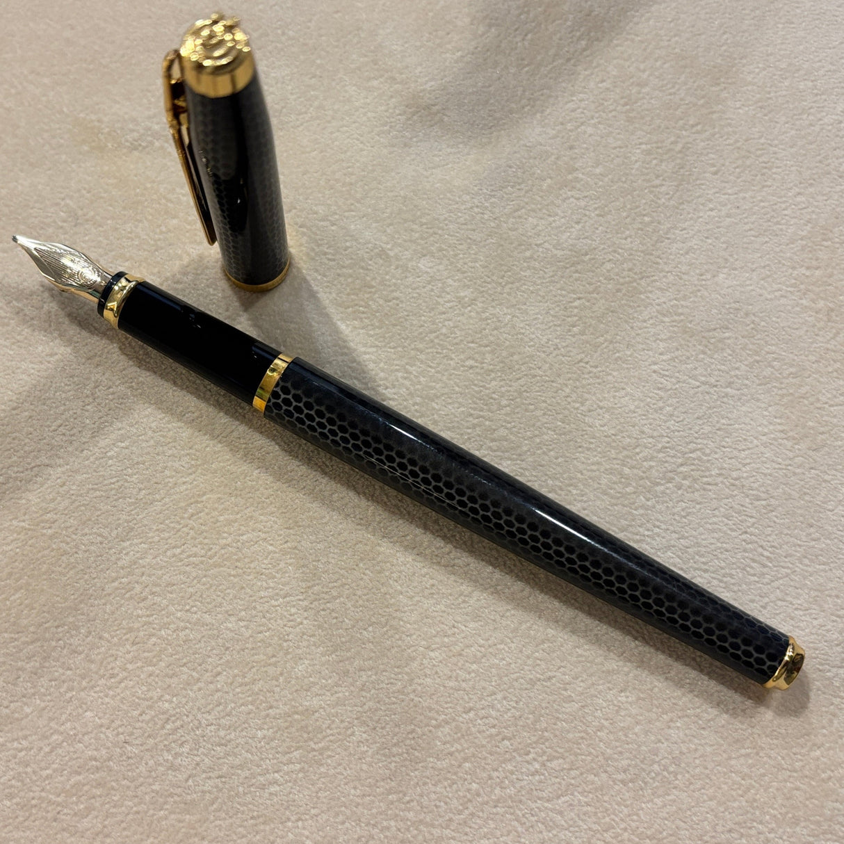 Elysee Chinese Lacquer En Vogue Grey "Cobra" - Medium 18kt Gold Nib
