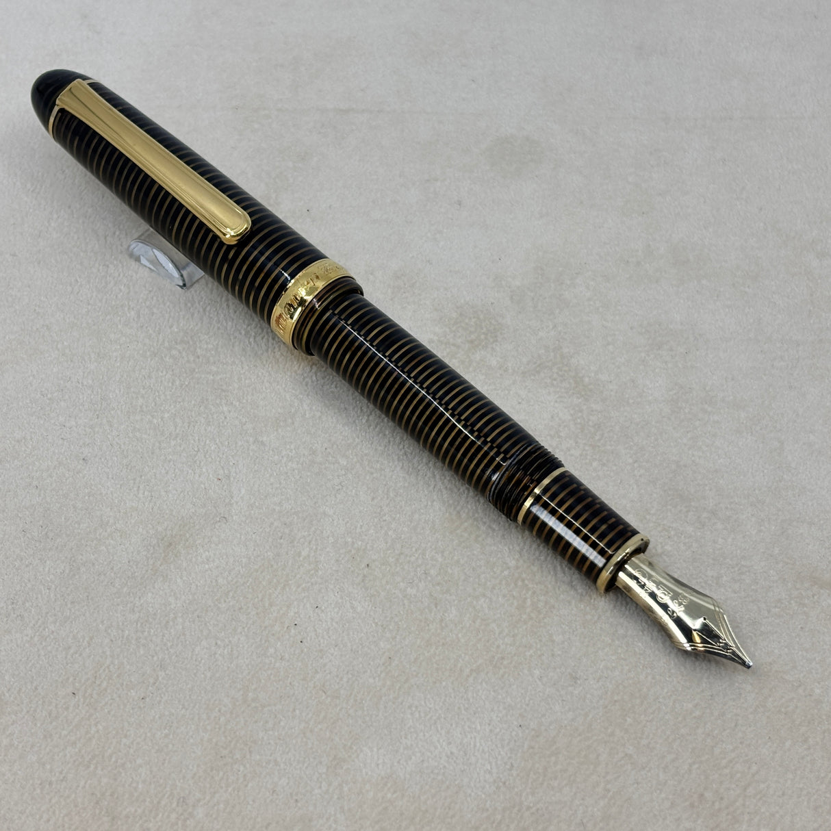 Platinum 3776 Gold Striped Celluloid - THE rarest color of celluloid in the Series-14 kt Gold Music NIB !!