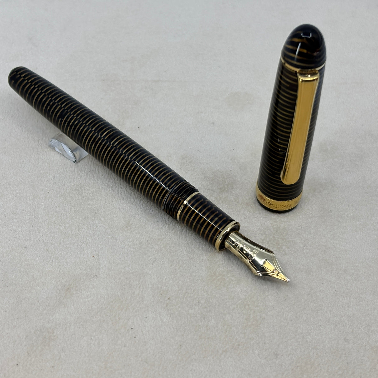 Platinum 3776 Gold Striped Celluloid - THE rarest color of celluloid in the Series-14 kt Gold Music NIB !!