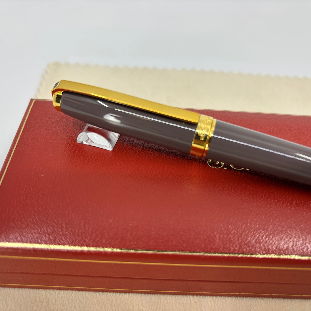 ST Dupont Fidelio light Grey Fountain Pen - Circa 2013