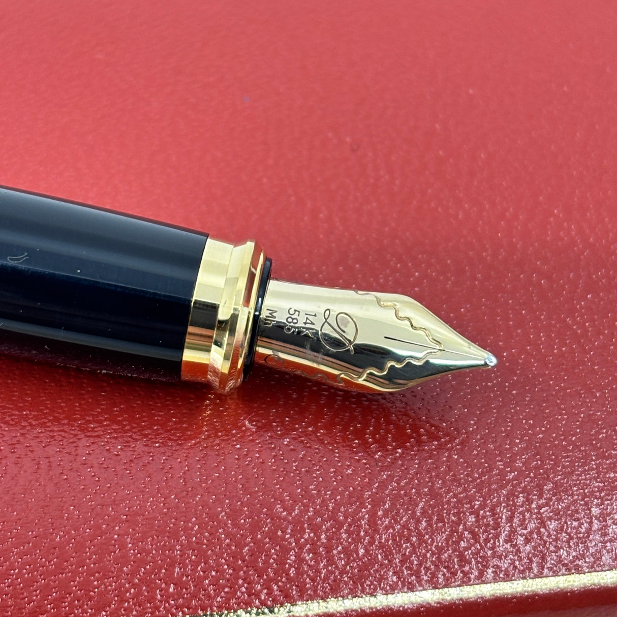 ST Dupont Fidelio light Grey Fountain Pen - Circa 2013