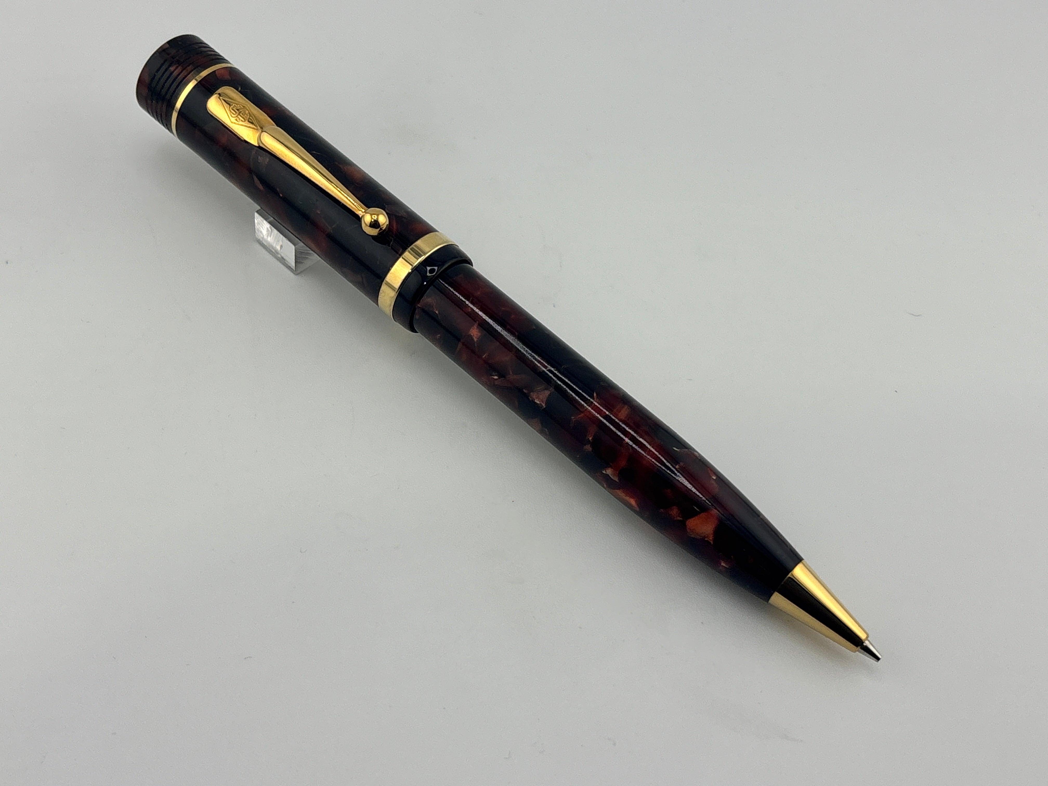 Conway Stewart Churchill Oversized Burgundy Marble Mechanical