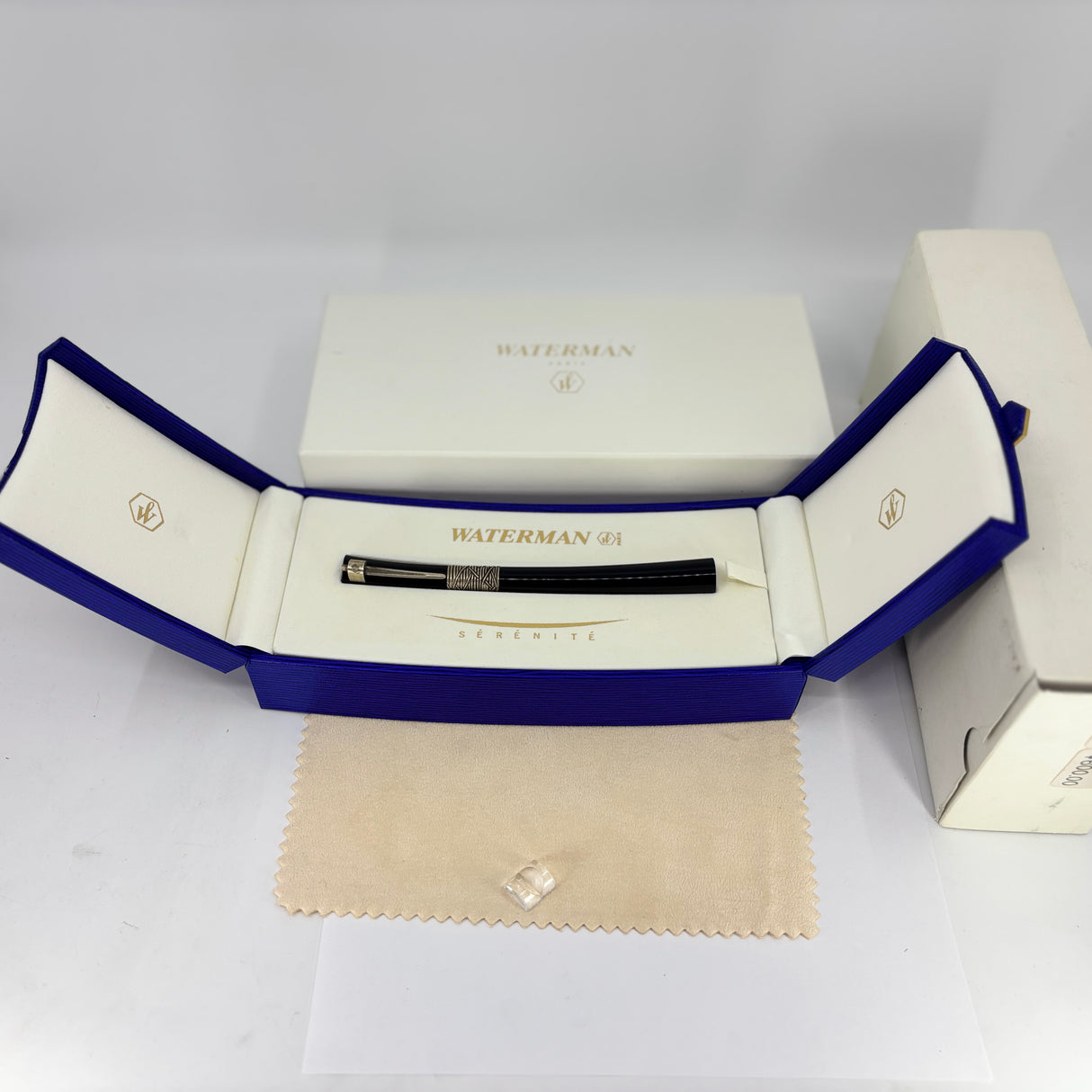 Waterman Serenite Black Fountain Pen -  Broad 18kt Gold Nib