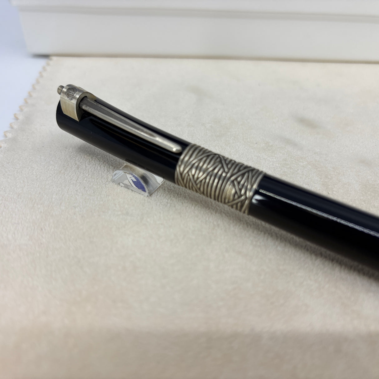 Waterman Serenite Black Fountain Pen -  Broad 18kt Gold Nib