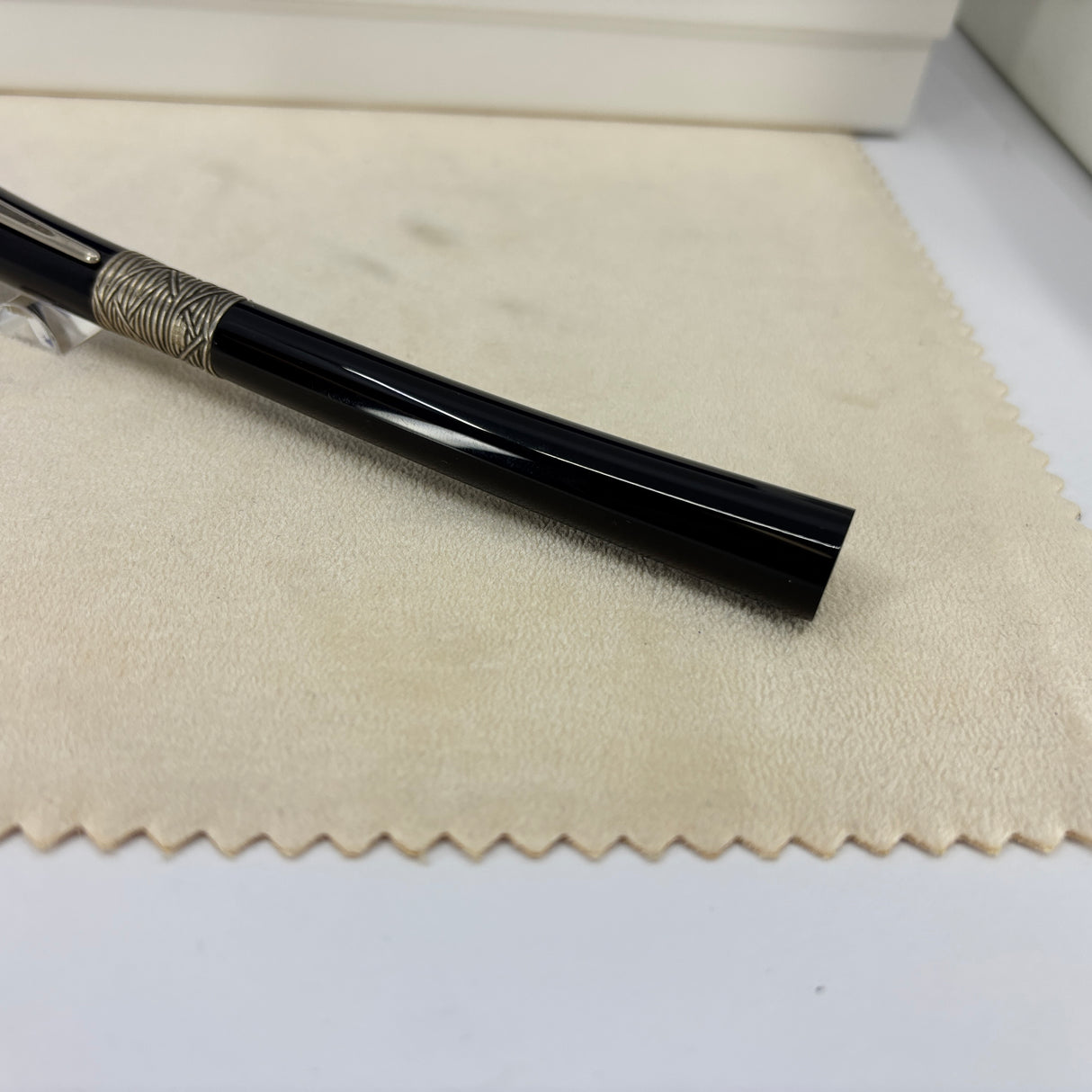 Waterman Serenite Black Fountain Pen -  Broad 18kt Gold Nib