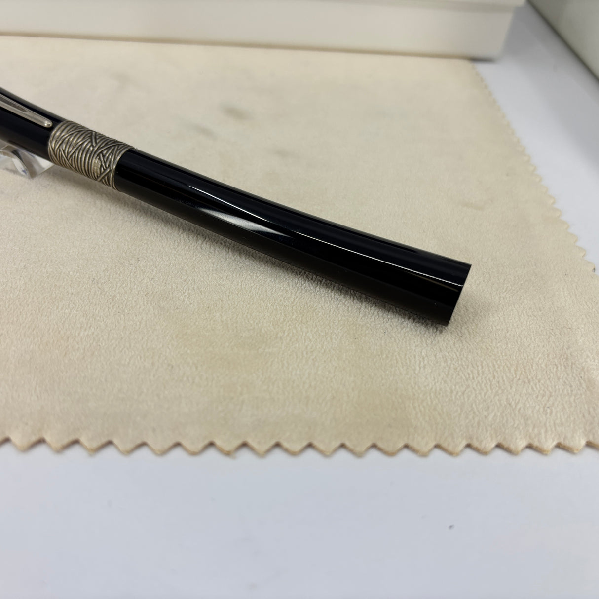 Waterman Serenite Black Fountain Pen -  Broad 18kt Gold Nib