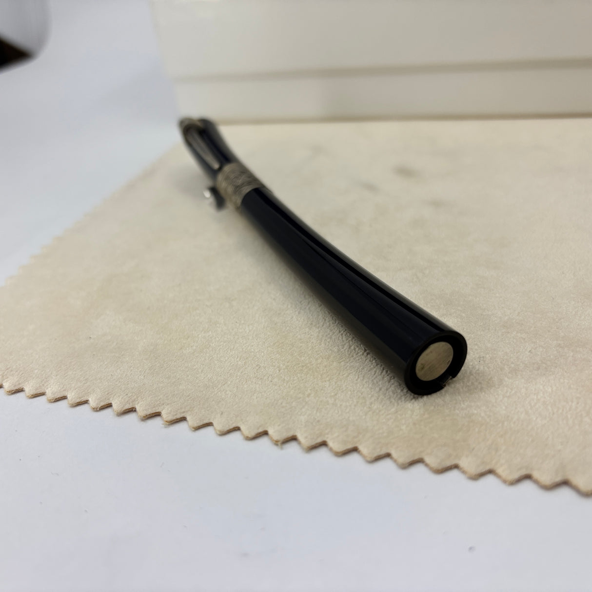 Waterman Serenite Black Fountain Pen -  Broad 18kt Gold Nib