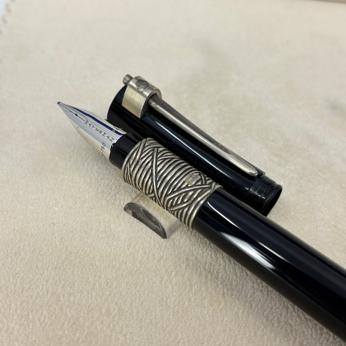 Waterman Serenite Black Fountain Pen -  Broad 18kt Gold Nib