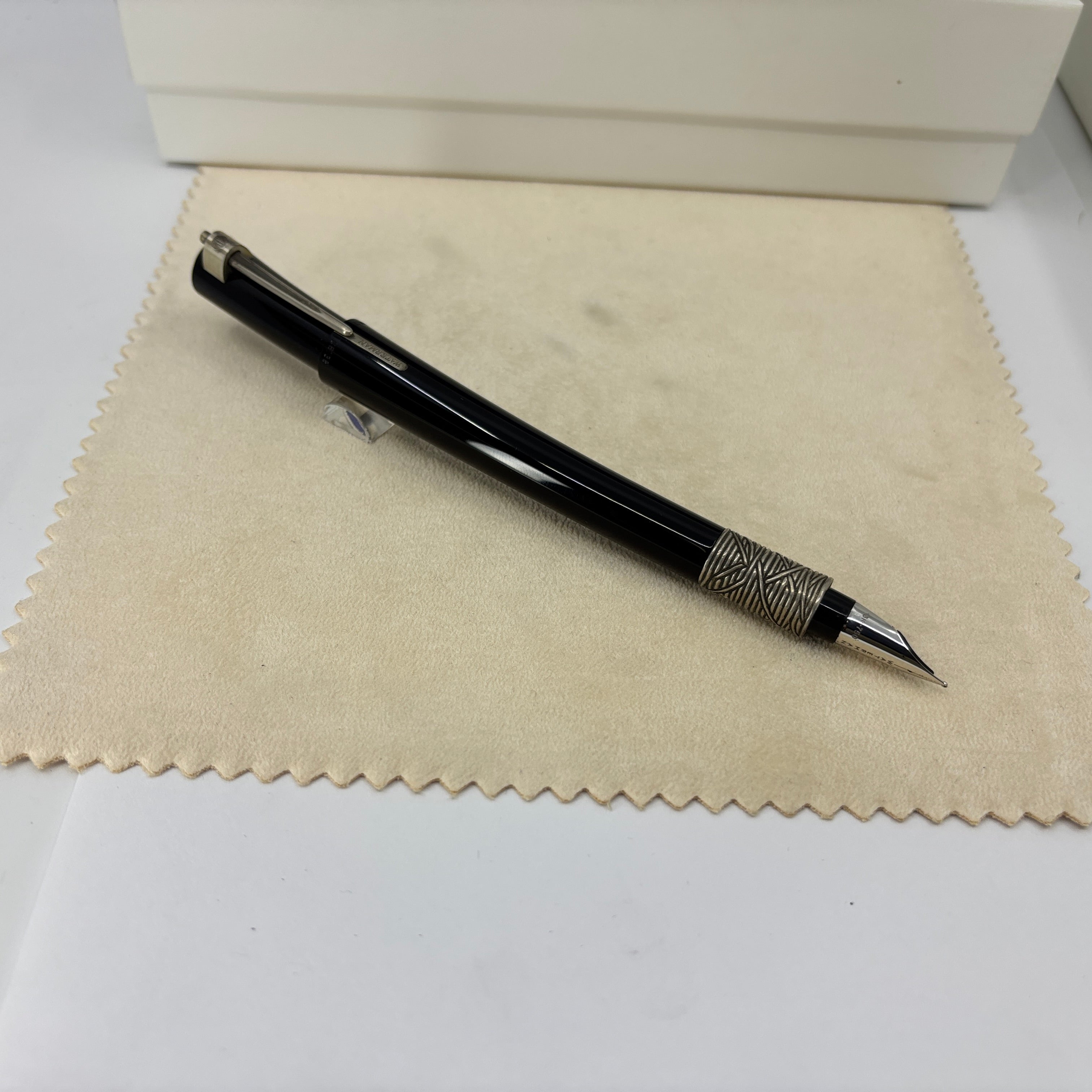 Waterman Serenite Black Fountain Pen - Broad 18kt Gold Nib