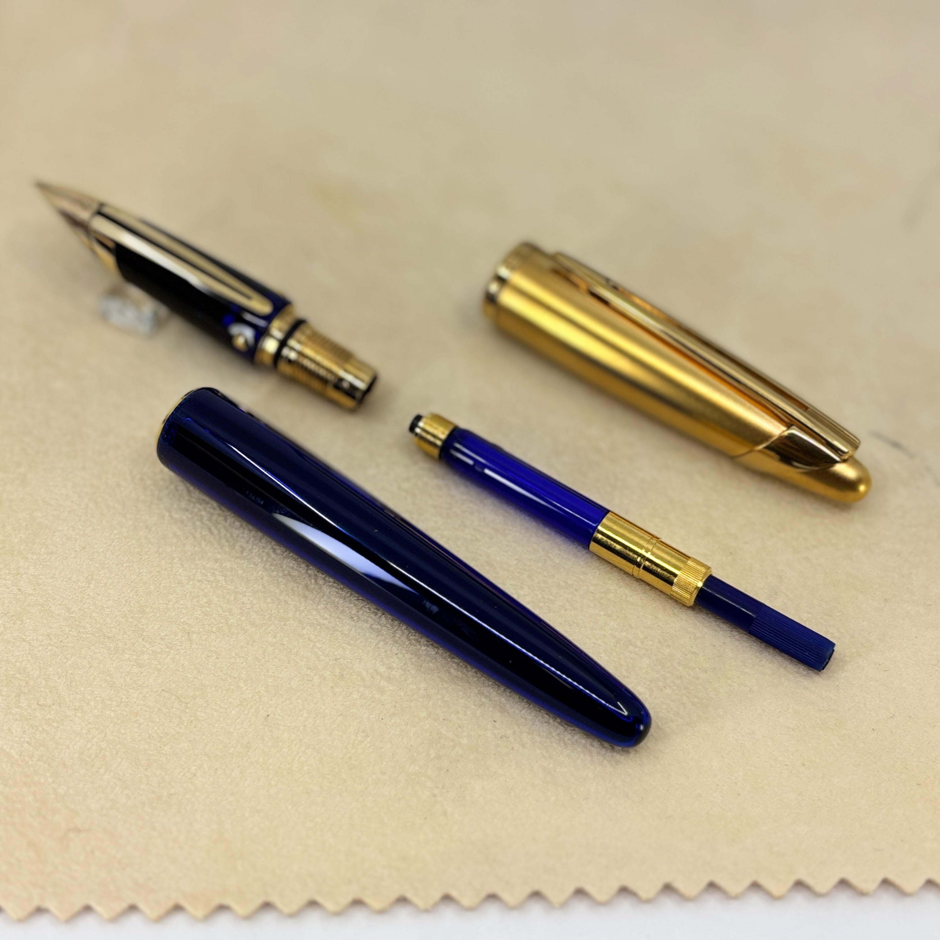 Waterman Edson Blue Fountain Pen - Medium 18kt Gold Nib – Fountain