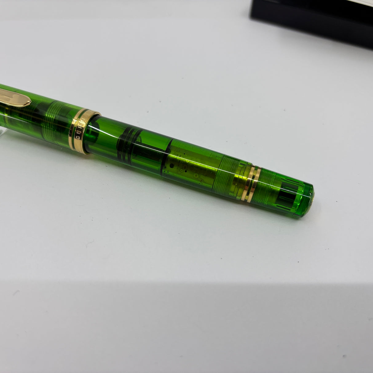 Pelikan M800 Green  Transparent Edition, Original Version Fountain Pen - Circa 1992 - Fine 18kt Gold Nib