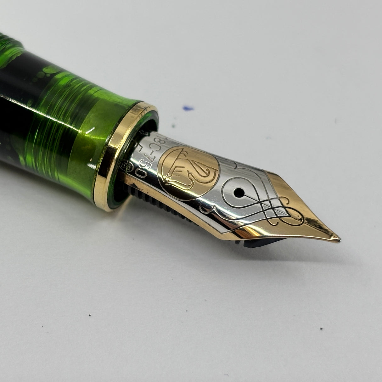Pelikan M800 Green  Transparent Edition, Original Version Fountain Pen - Circa 1992 - Fine 18kt Gold Nib