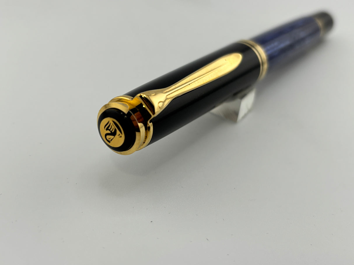 Pelikan Early M800 Black Cap/Blue Striped Barrel - Fine 18CGold Nib