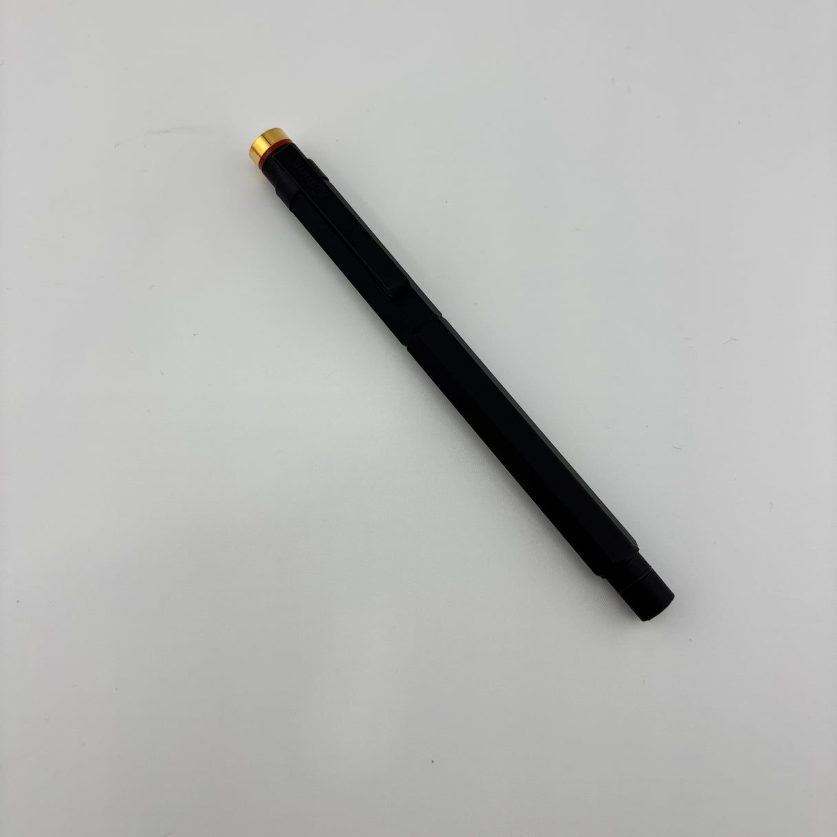 Rotring #600 Gold Black Metal Fountain Pen - Medium 14kt Gold Nib