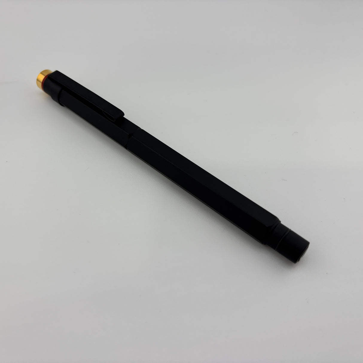 Rotring #600 Gold Black Metal Fountain Pen - Medium 14kt Gold Nib