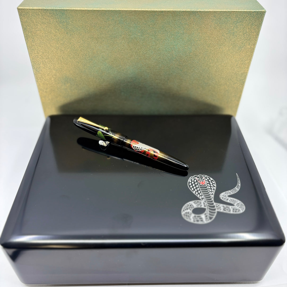 Namiki Yukari Maki-e King Cobra Limited Edition Fountain Pen - Medium 18kt Gold Nib