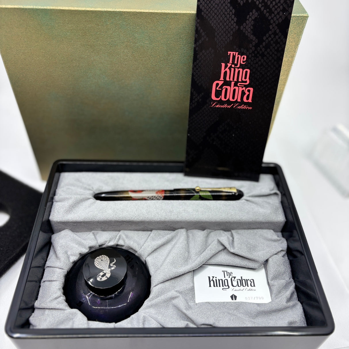 Namiki Yukari Maki-e King Cobra Limited Edition Fountain Pen - Medium 18kt Gold Nib