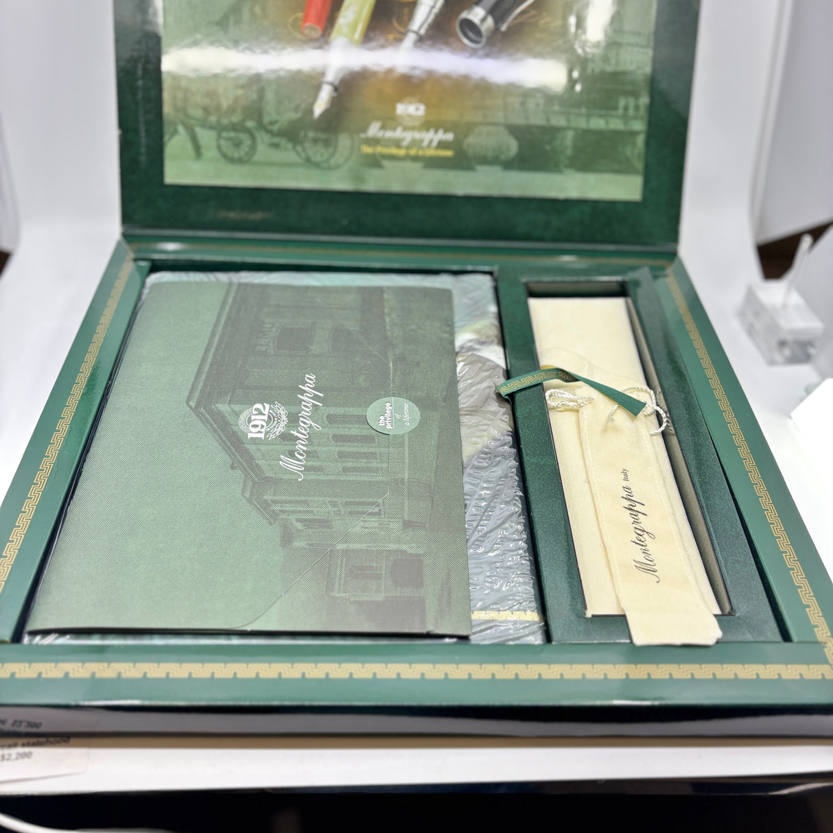 Montegrappa Historia Lustrous Red Marbled Celluloid Limited Edition Fountain Pen - Medium 18kt Gold  Nib