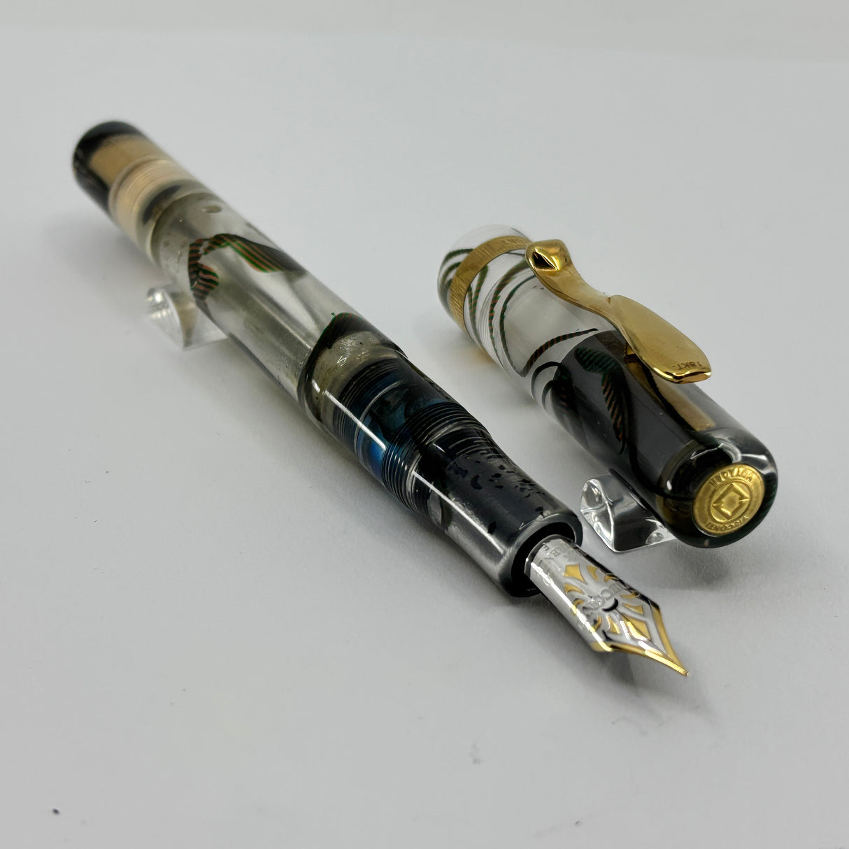 Visconti Voyager 18KT Demonstrator Limited Edition Fountain Pen - Clip & Cap Band are 18kt Gold + Fine 18kt Gold  Nib!!!