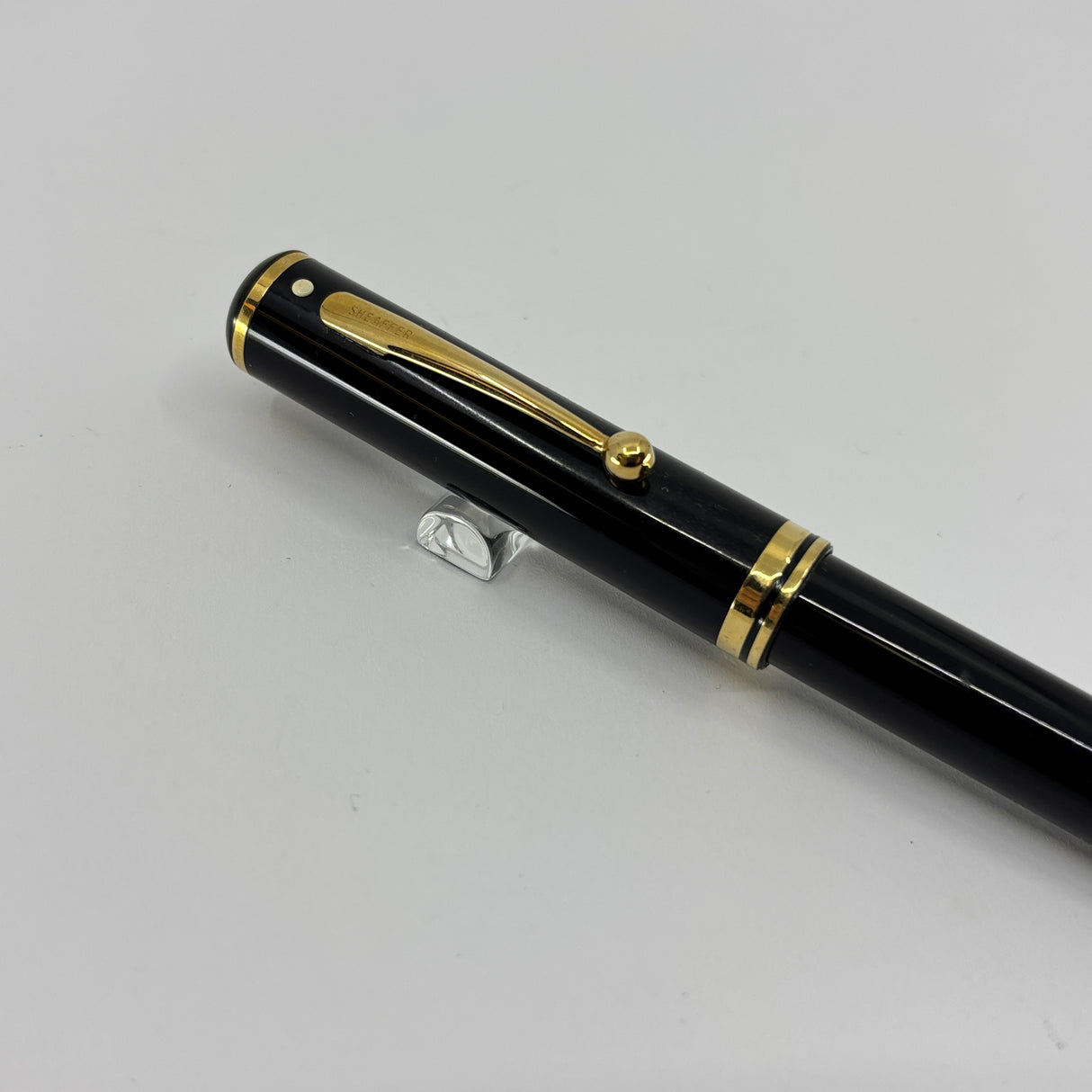 Sheaffer Connaisseur Black Fountain Pen - Fine 18kt Gold  Nib