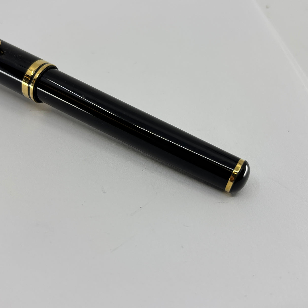 Sheaffer Connaisseur Black Fountain Pen - Fine 18kt Gold  Nib