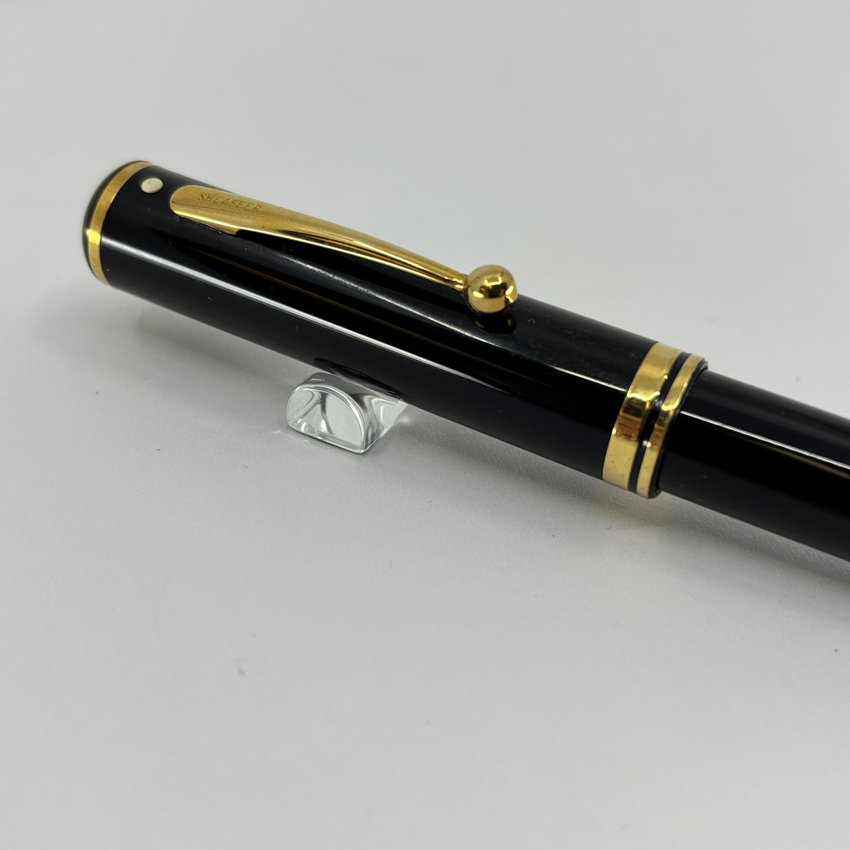 Sheaffer Connaisseur Black Fountain Pen - Fine 18kt Gold  Nib
