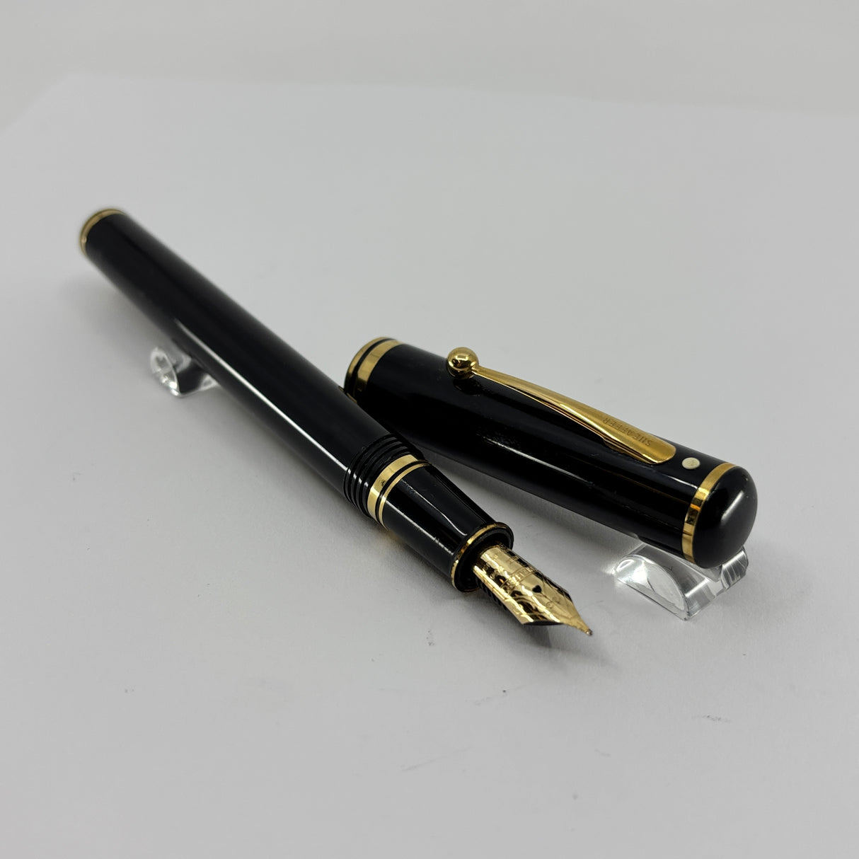 Sheaffer Connaisseur Black Fountain Pen - Fine 18kt Gold  Nib