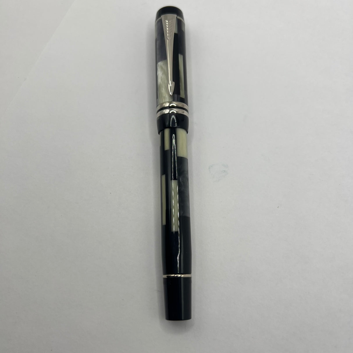 Parker Duofold Black Mosaic International Fountain Pen   -  Medium 18kt Gold Nib