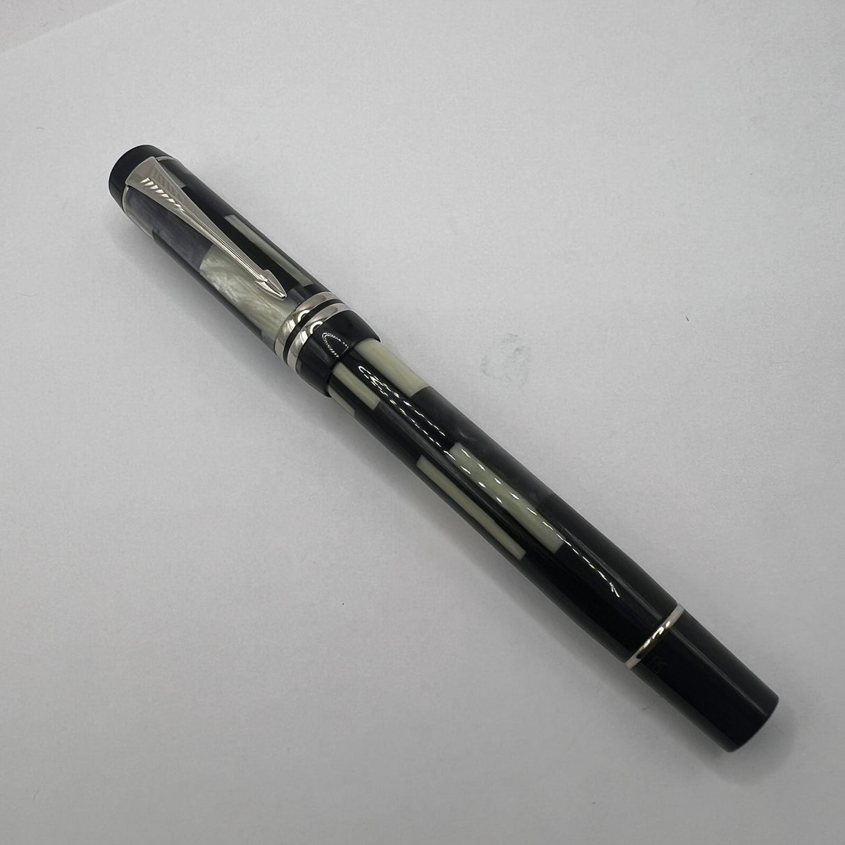 Parker Duofold Black Mosaic International Fountain Pen   -  Medium 18kt Gold Nib