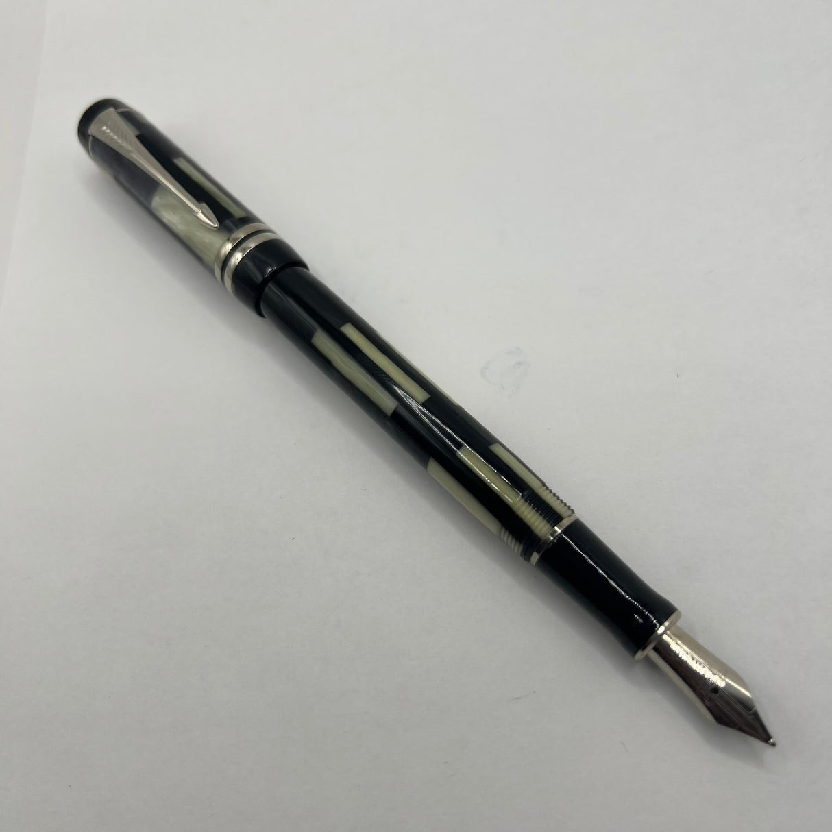 Parker Duofold Black Mosaic International Fountain Pen   -  Medium 18kt Gold Nib