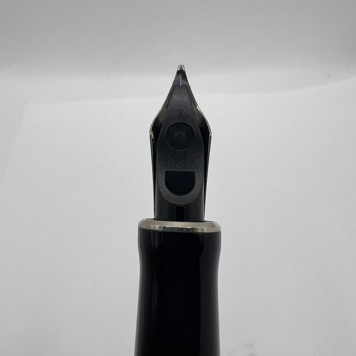 Parker Duofold Black Mosaic International Fountain Pen   -  Medium 18kt Gold Nib