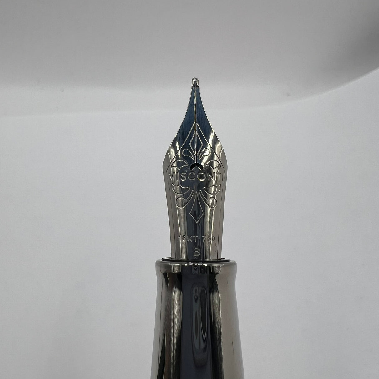 Visconti Oversized Opera Master Essence Stargazer Limited Edition  Fountain Pen  -  Broad 18kt Gold Nib - LE# 74/88
