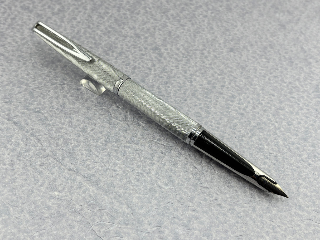 Waterman CF MOIRE Silver fill Pattern with FINE 18k nib- New converter included - Fountain Pen (Copy)