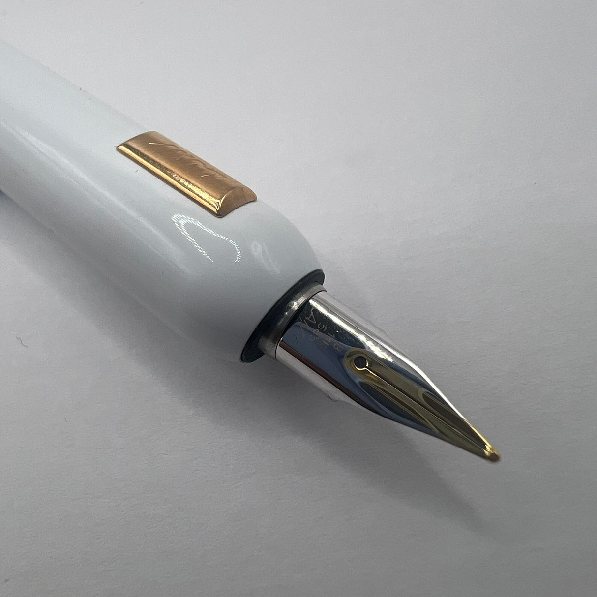 Lamy Dialog CC White Lacquered Retractable Nib Fountain Pen   -  Broad 14kt Gold Nib