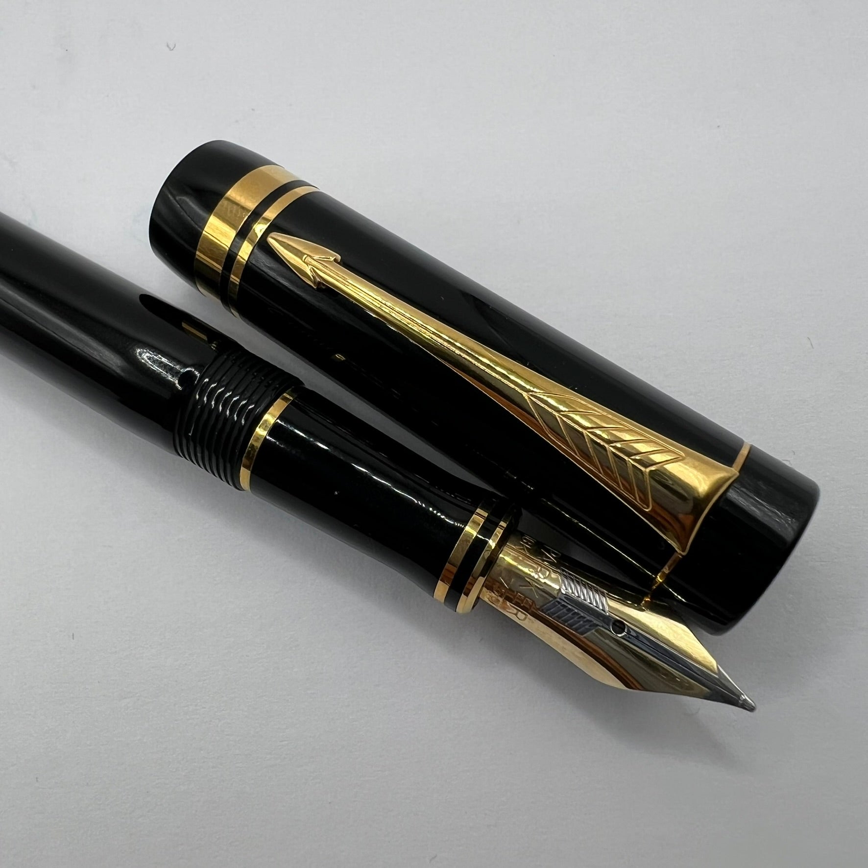 Parker Duofold International Black Fountain Pen - Medium 18kt Gold