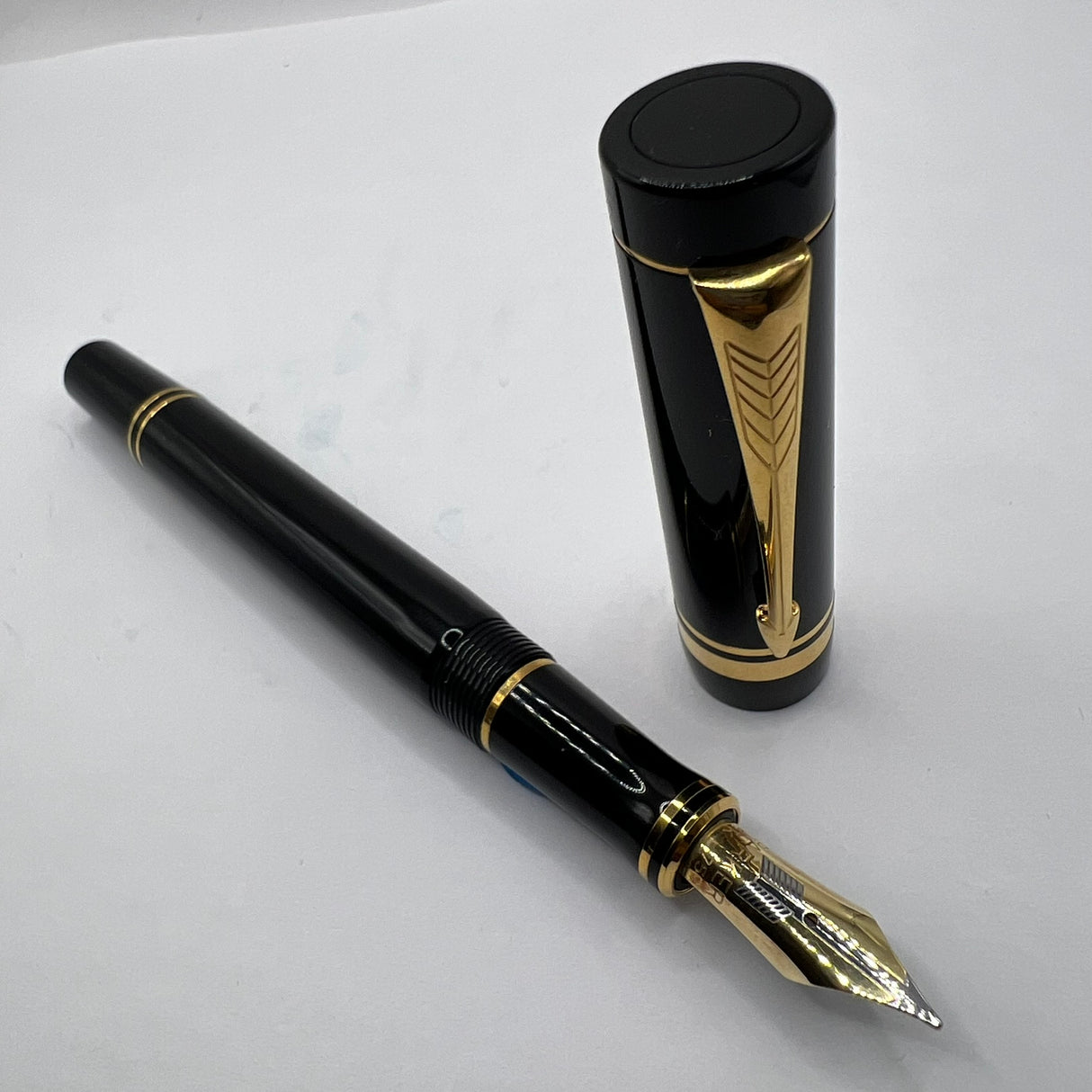 Parker Duofold International Black Fountain Pen - Medium 18kt Gold Nib
