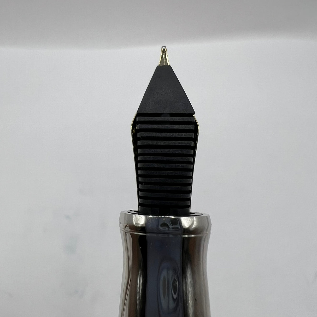 Otto Hutt 07 Design Sterling Silver Top-of-the-Line Fountain Pen   - Large Fine Semi-Flex 18kt Gold Nib