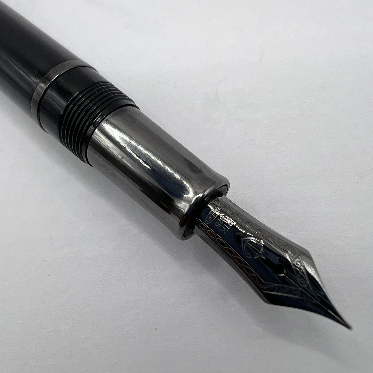 Sailor Cylint Black Stainless Steel Fountain Pen   - Fine 21kt Gold Nib