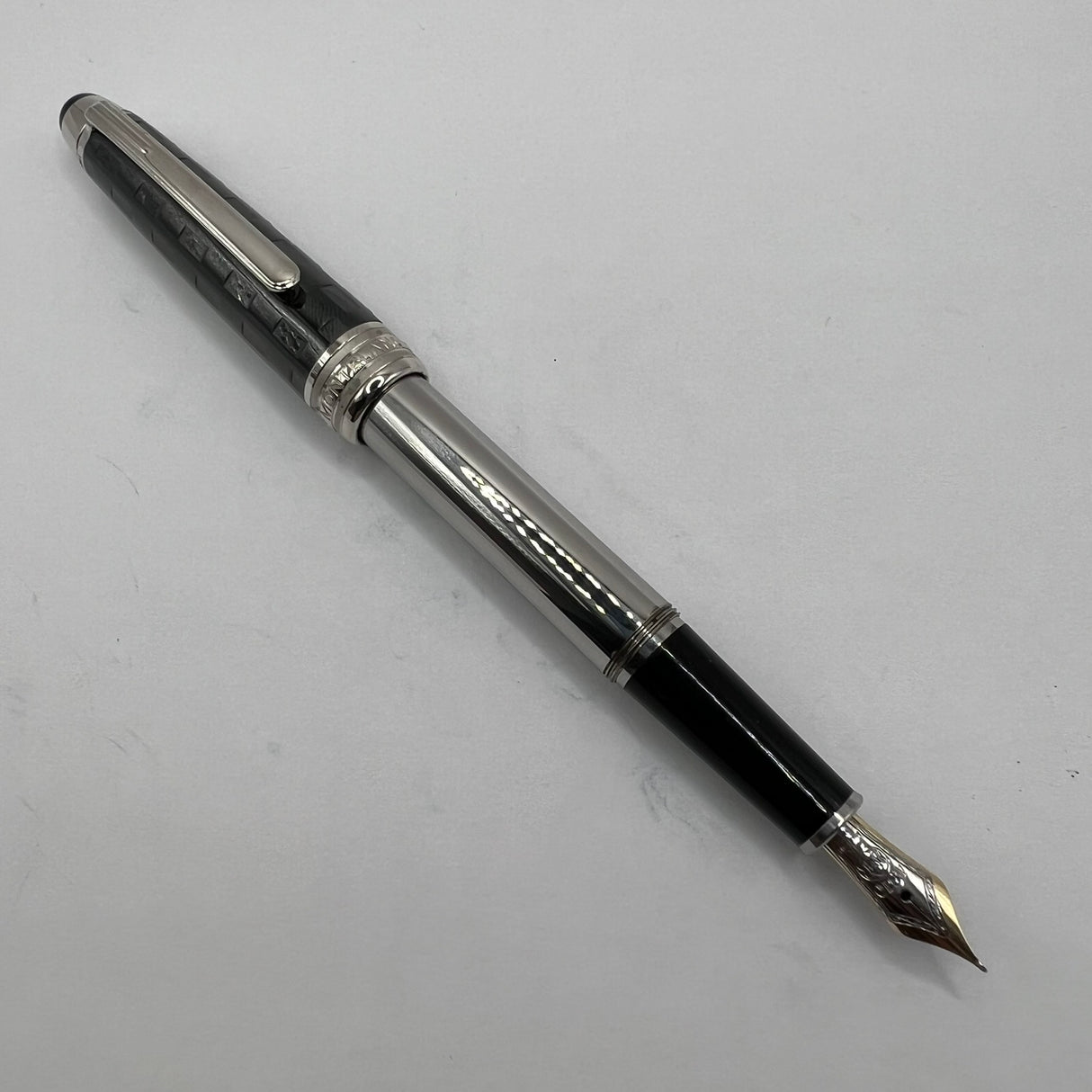 Montblanc Solitaire Ceramic Black Prisma Classique #145  Fountain Pen   -  Fine 14kt Gold Nib