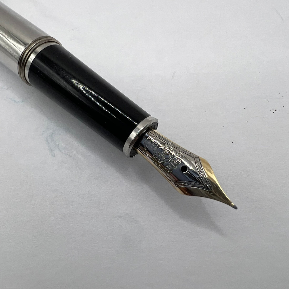Montblanc Solitaire Ceramic Black Prisma Classique #145  Fountain Pen   -  Fine 14kt Gold Nib