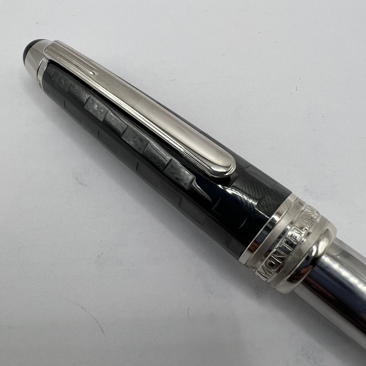 Montblanc Solitaire Ceramic Black Prisma Classique #145  Fountain Pen   -  Fine 14kt Gold Nib