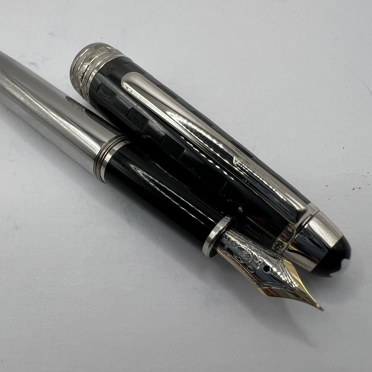 Montblanc Solitaire Ceramic Black Prisma Classique #145  Fountain Pen   -  Fine 14kt Gold Nib