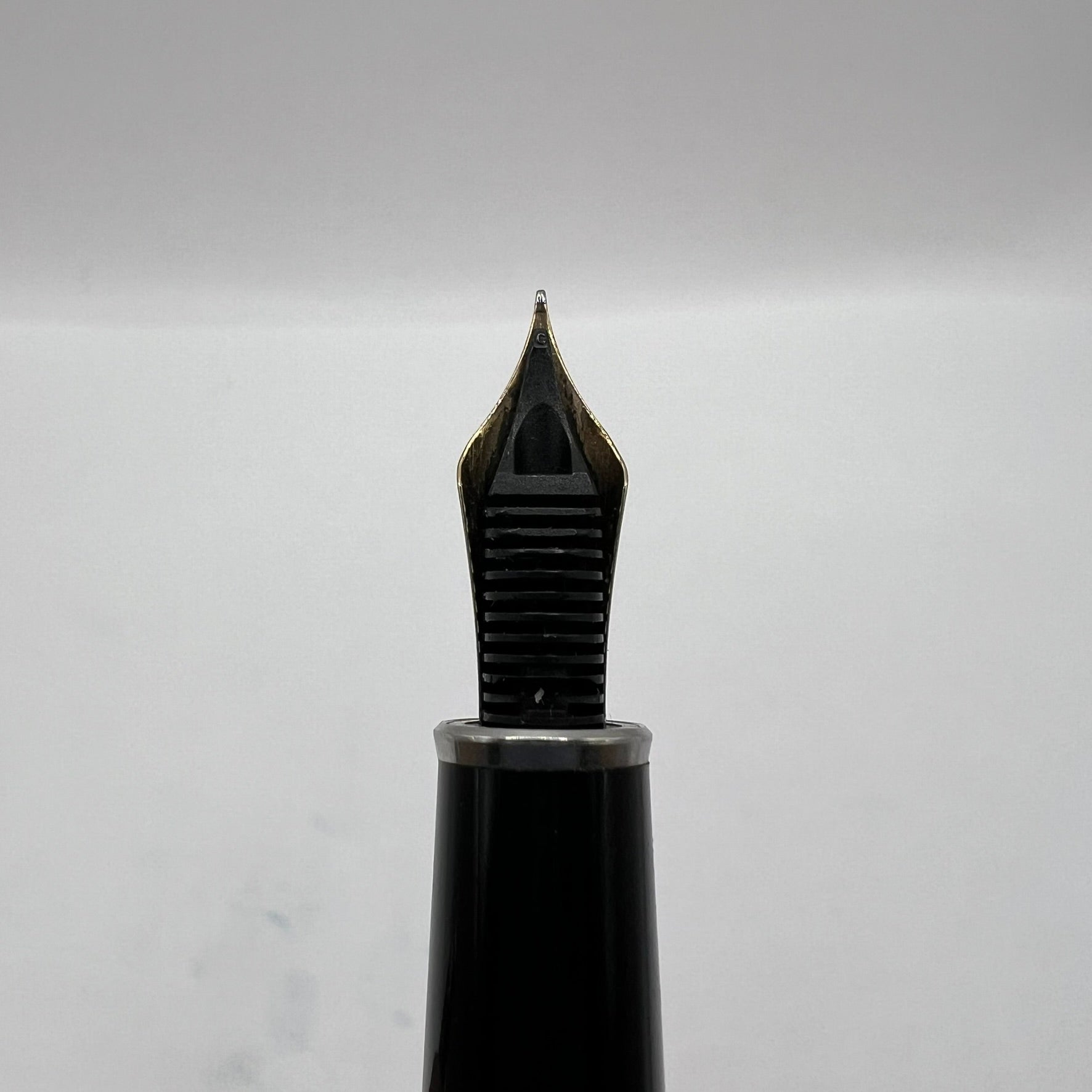 Montblanc Solitaire Ceramic Black Prisma Classique #145 Fountain