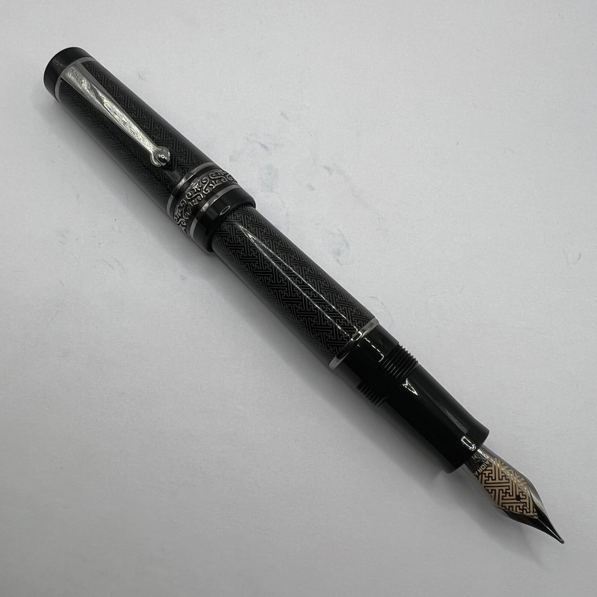 Maiora Dedalo Limited Edition Fountain Pen   -  Medium 14kt Gold Nib